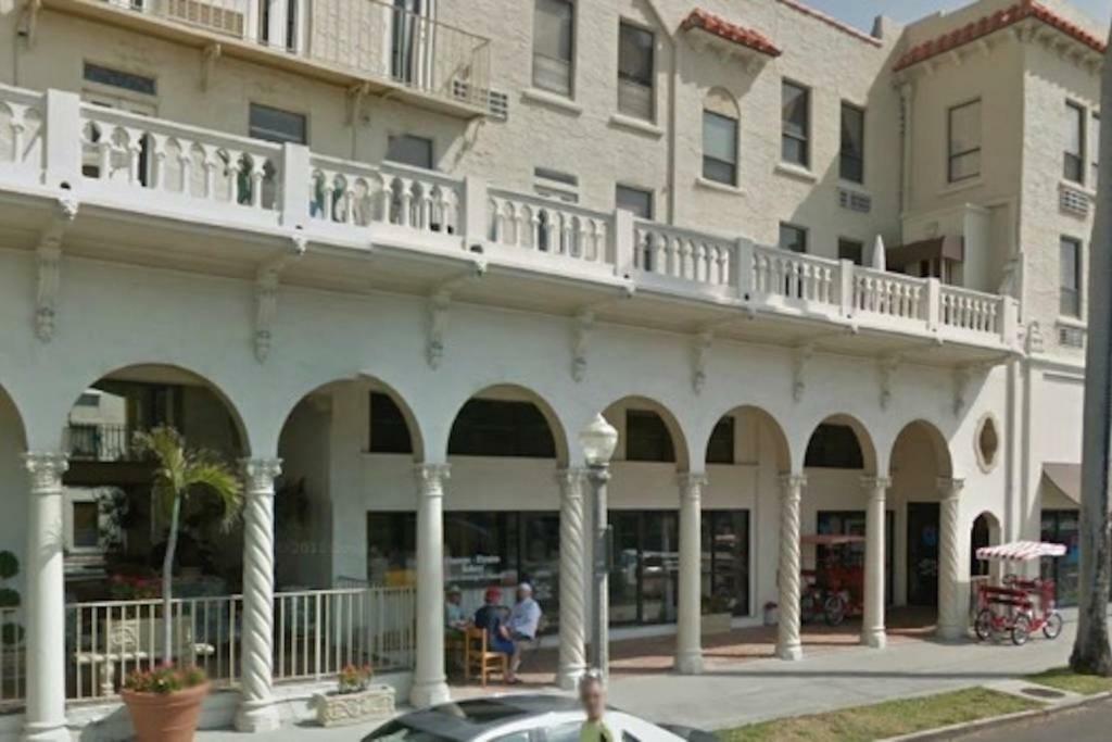 Hemingway Suites At Palm Beach Hotel Island Exterior photo