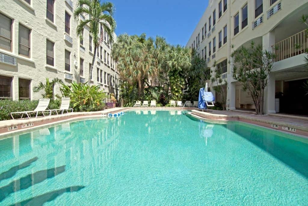 Hemingway Suites At Palm Beach Hotel Island Exterior photo
